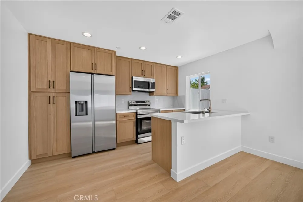 2939 10th Avenue Los Angeles, CA 90018