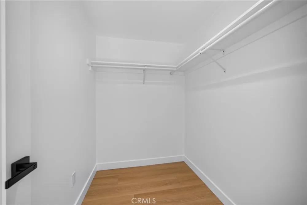 2939 10th Avenue Los Angeles, CA 90018