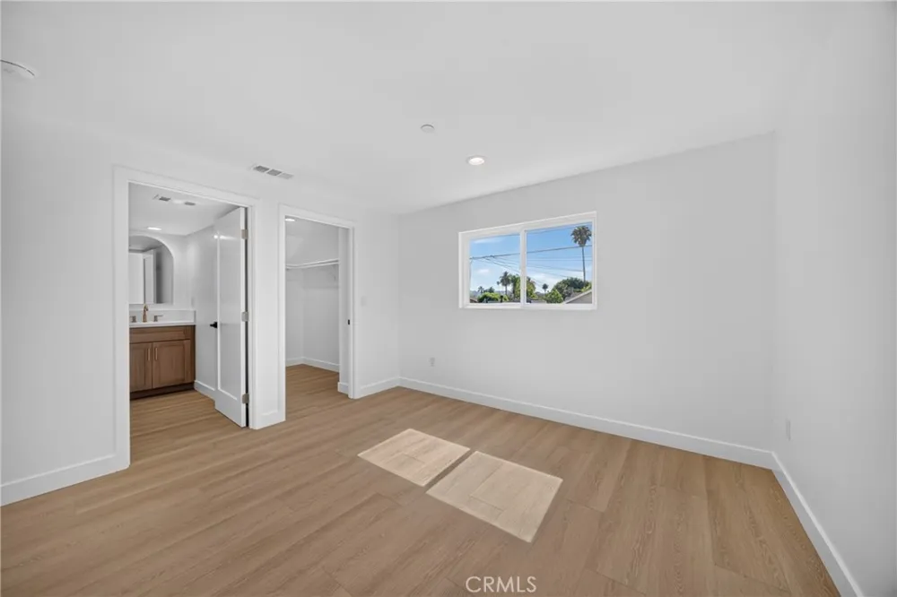 2939 10th Avenue Los Angeles, CA 90018