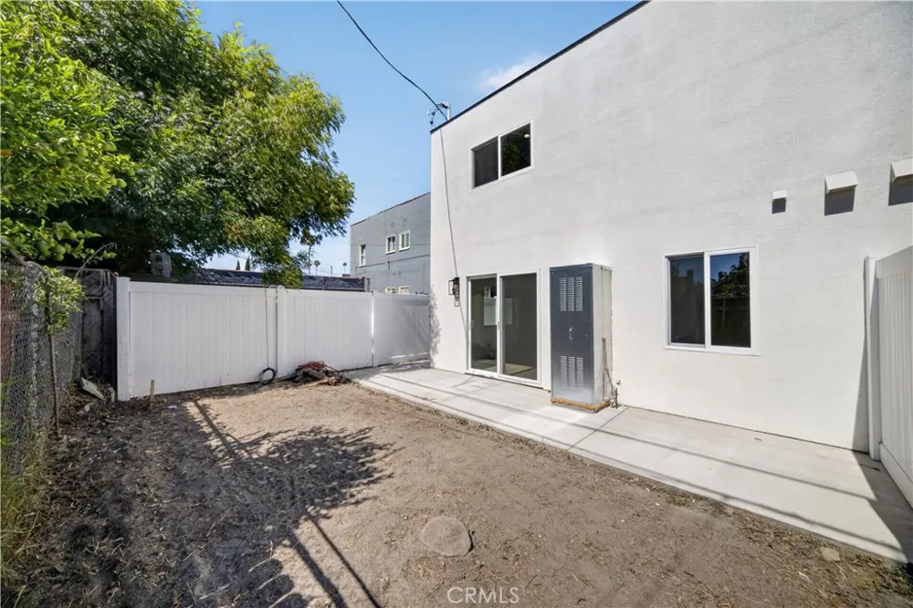 2939 10th Avenue Los Angeles, CA 90018