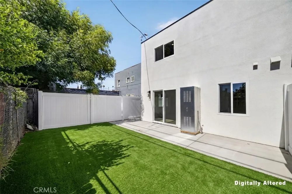 2939 10th Avenue Los Angeles, CA 90018