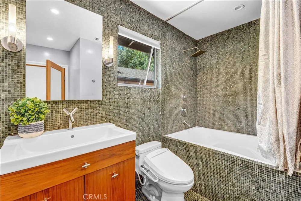 4723 Dunas Lane Tarzana, CA 91356