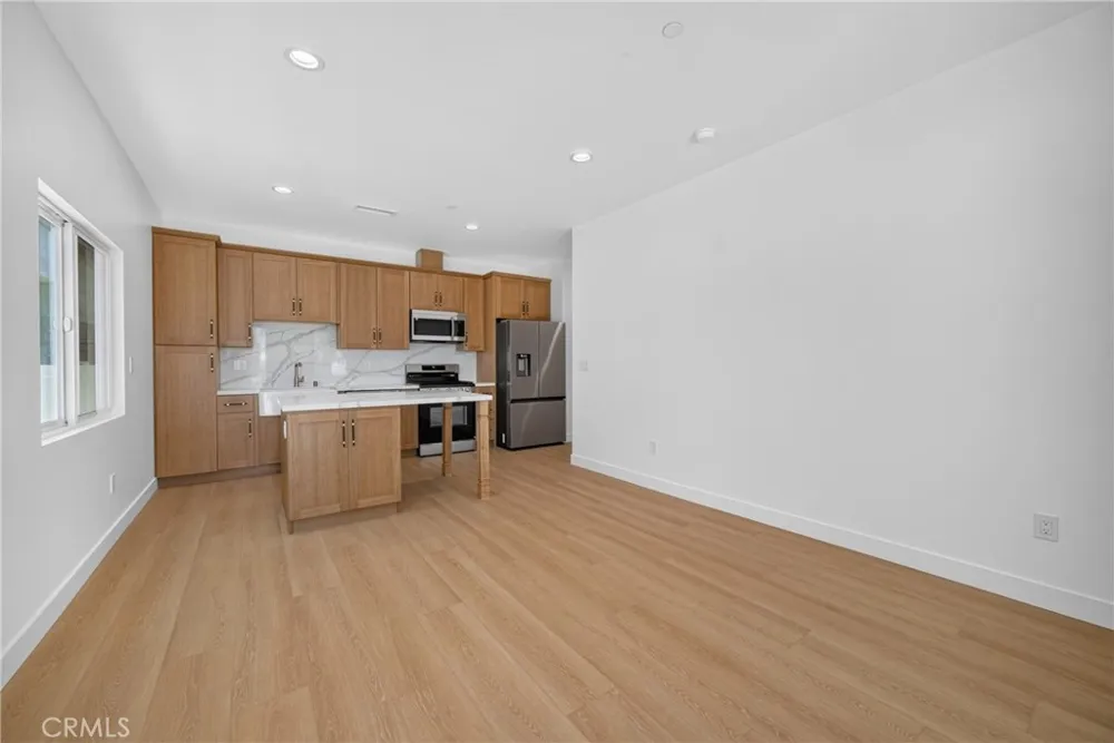 2937 10th Avenue Los Angeles, CA 90018