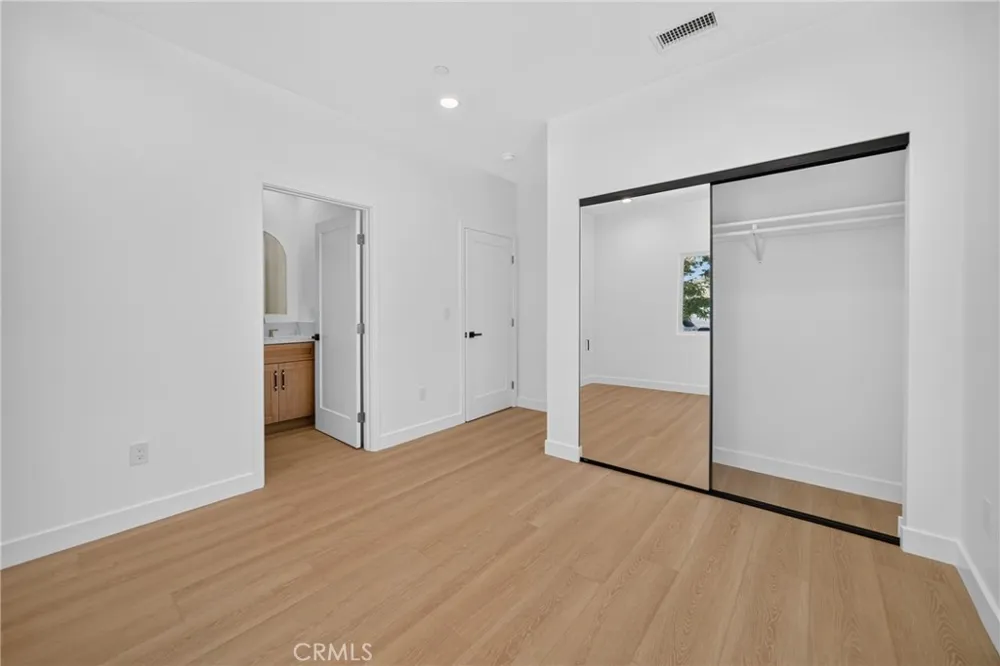 2937 10th Avenue Los Angeles, CA 90018