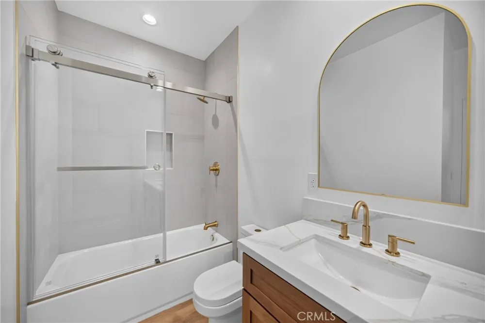 2937 10th Avenue Los Angeles, CA 90018
