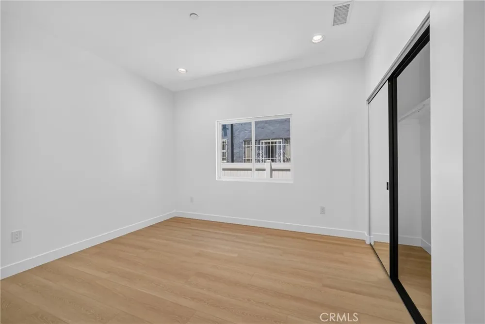 2937 10th Avenue Los Angeles, CA 90018