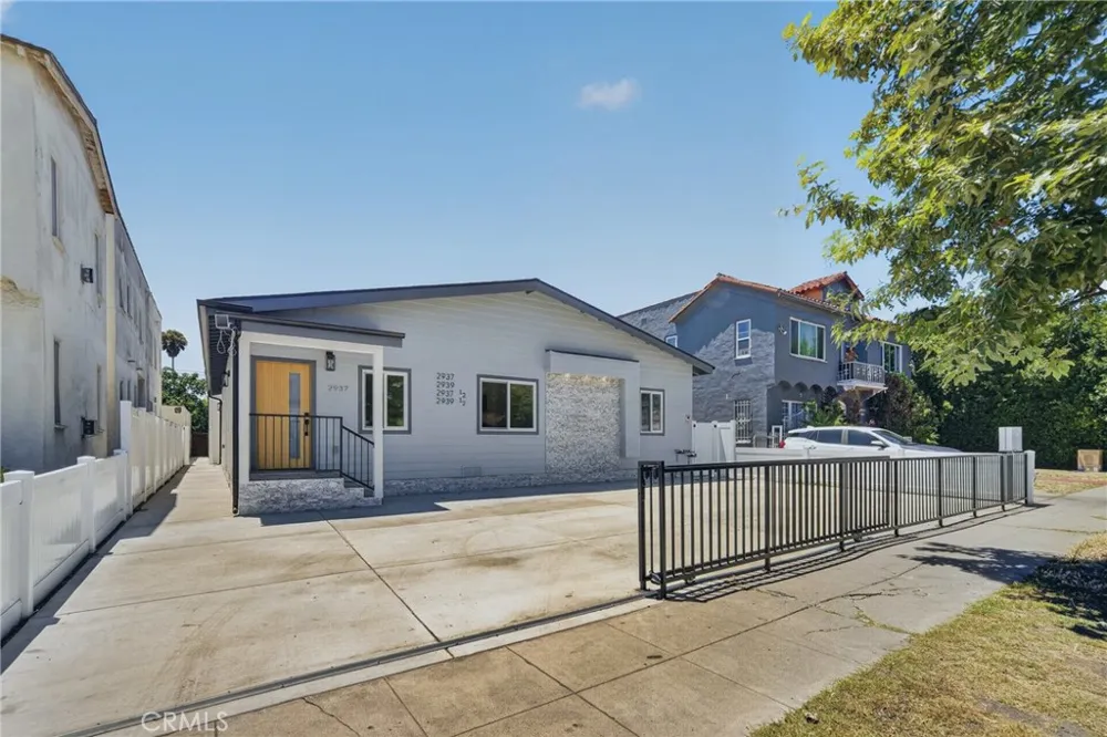 2937 10th Avenue Los Angeles, CA 90018