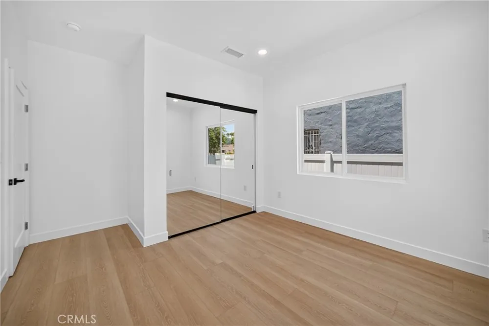 2937 10th Avenue Los Angeles, CA 90018