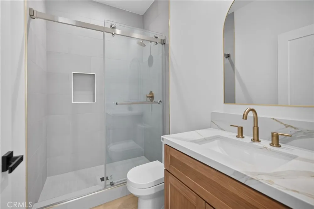 2937 10th Avenue Los Angeles, CA 90018