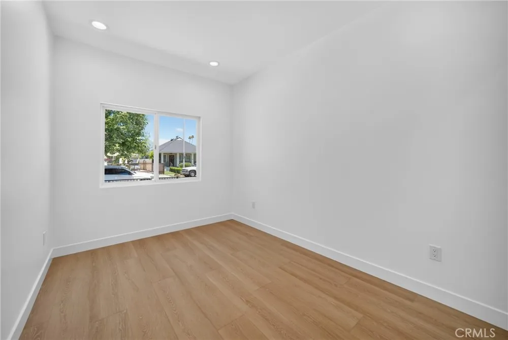 2937 10th Avenue Los Angeles, CA 90018