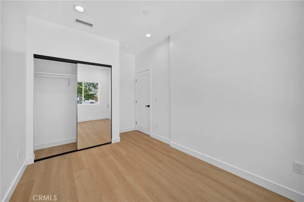 2937 10th Avenue Los Angeles, CA 90018