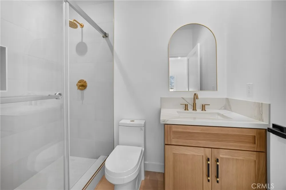 2937 10th Avenue Los Angeles, CA 90018