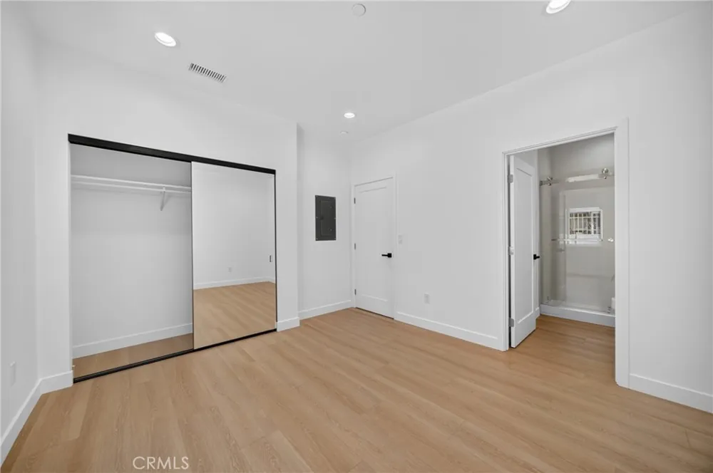 2937 10th Avenue Los Angeles, CA 90018