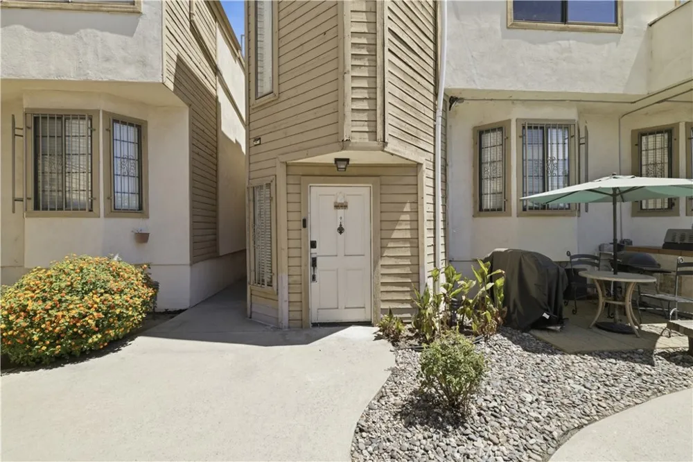 14715 Saticoy #9 Van Nuys, CA 91405