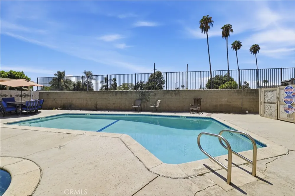 14715 Saticoy #9 Van Nuys, CA 91405