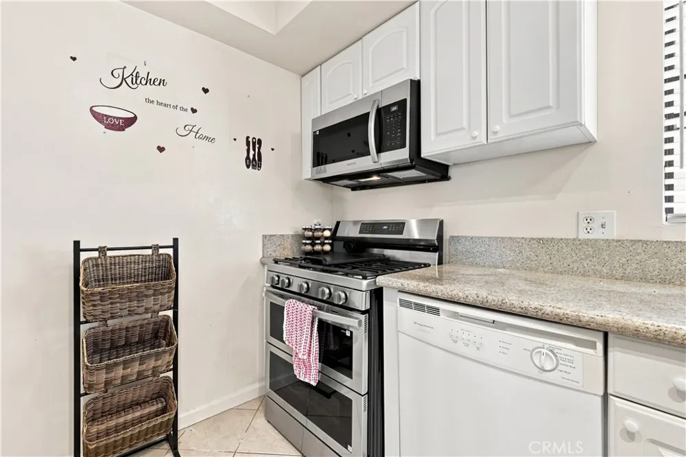 14715 Saticoy #9 Van Nuys, CA 91405