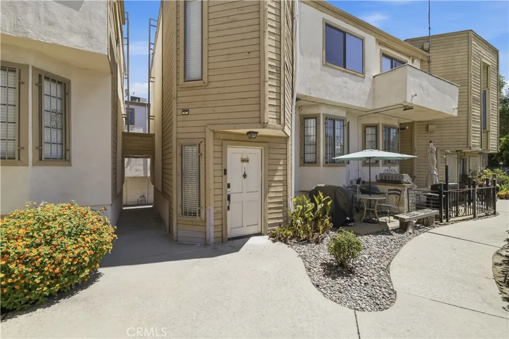 14715 Saticoy #9 Van Nuys, CA 91405