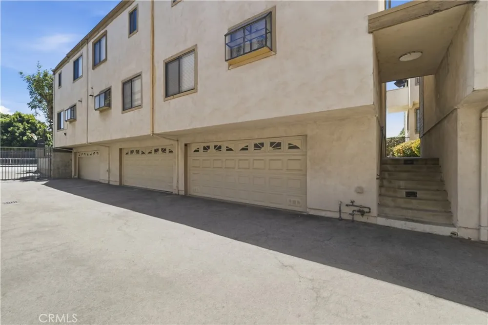 14715 Saticoy #9 Van Nuys, CA 91405