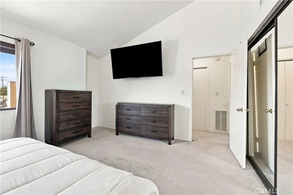 14715 Saticoy #9 Van Nuys, CA 91405