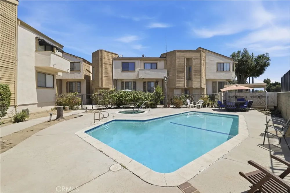 14715 Saticoy #9 Van Nuys, CA 91405