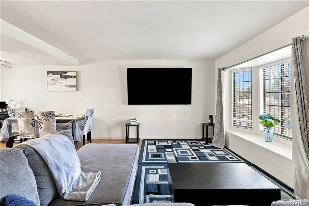 14715 Saticoy #9 Van Nuys, CA 91405