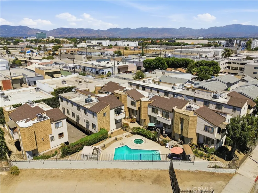 14715 Saticoy #9 Van Nuys, CA 91405
