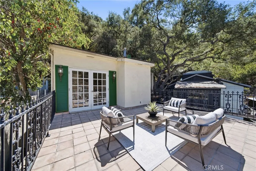 9624 Highland Gorge Drive Beverly Hills, CA 90210