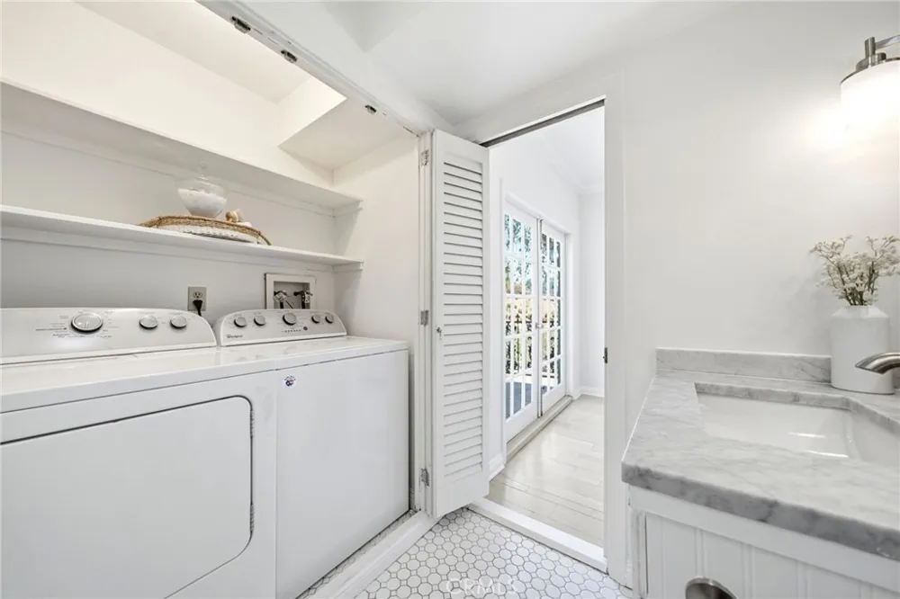 9624 Highland Gorge Drive Beverly Hills, CA 90210