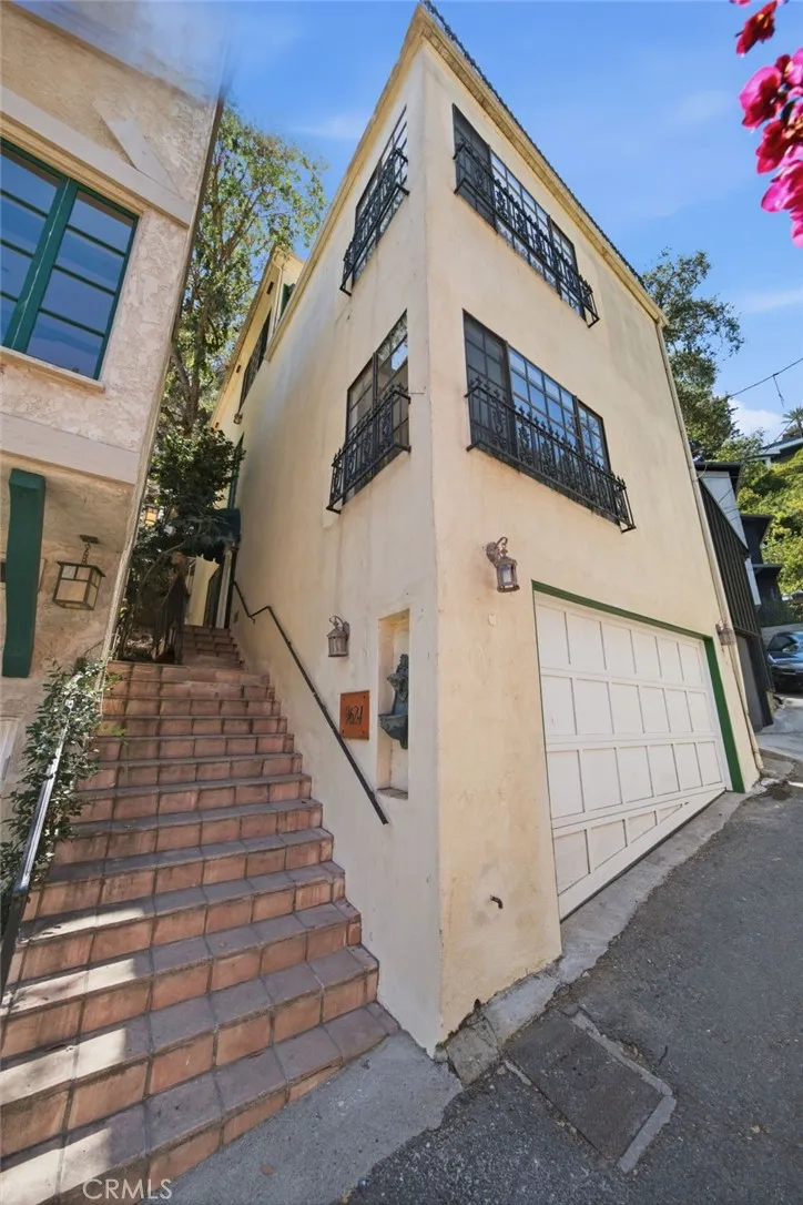 9624 Highland Gorge Drive Beverly Hills, CA 90210