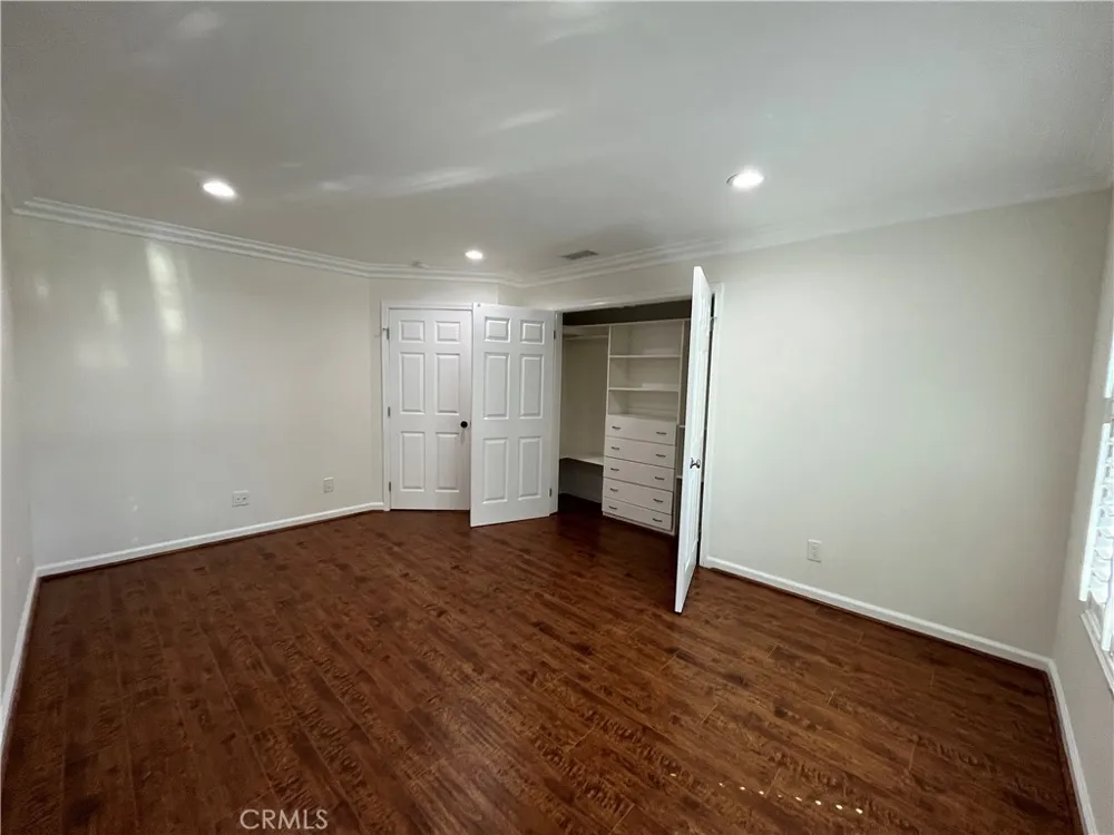 15483 Dickens Street Sherman Oaks, CA 91403