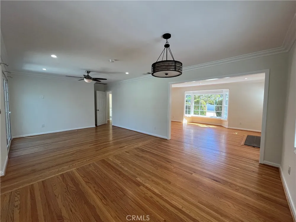 15483 Dickens Street Sherman Oaks, CA 91403