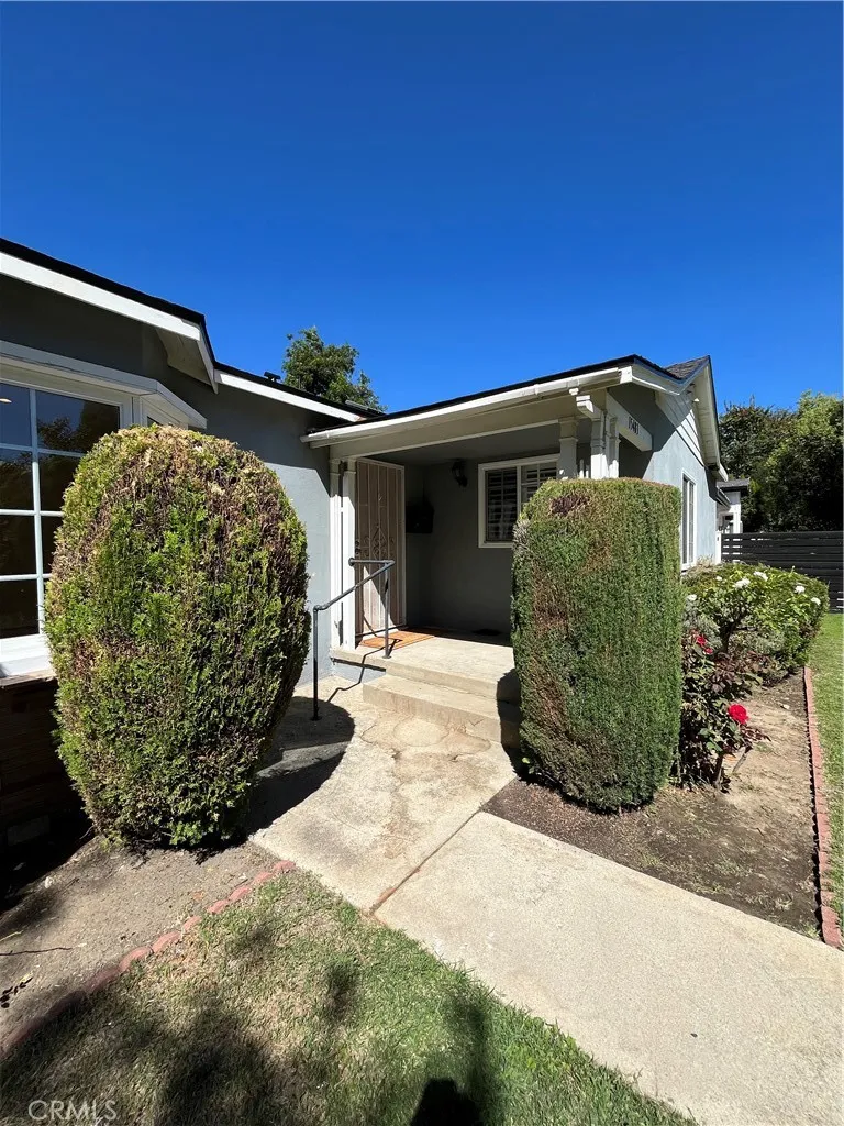 15483 Dickens Street Sherman Oaks, CA 91403