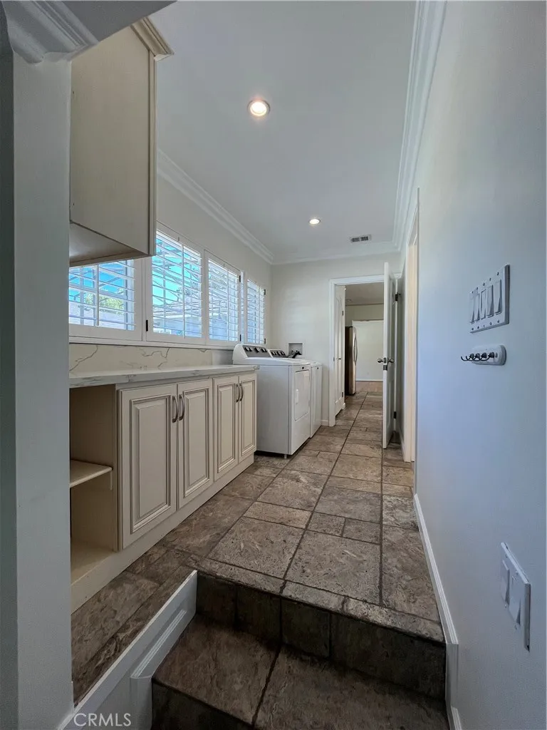 15483 Dickens Street Sherman Oaks, CA 91403