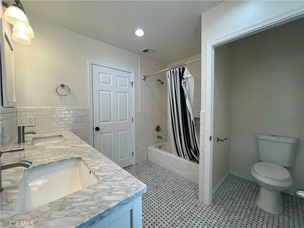 15483 Dickens Street Sherman Oaks, CA 91403