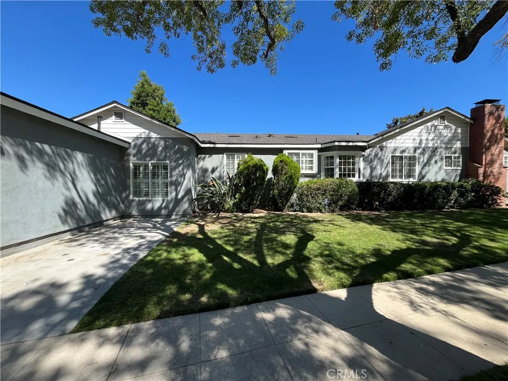 15483 Dickens Street Sherman Oaks, CA 91403