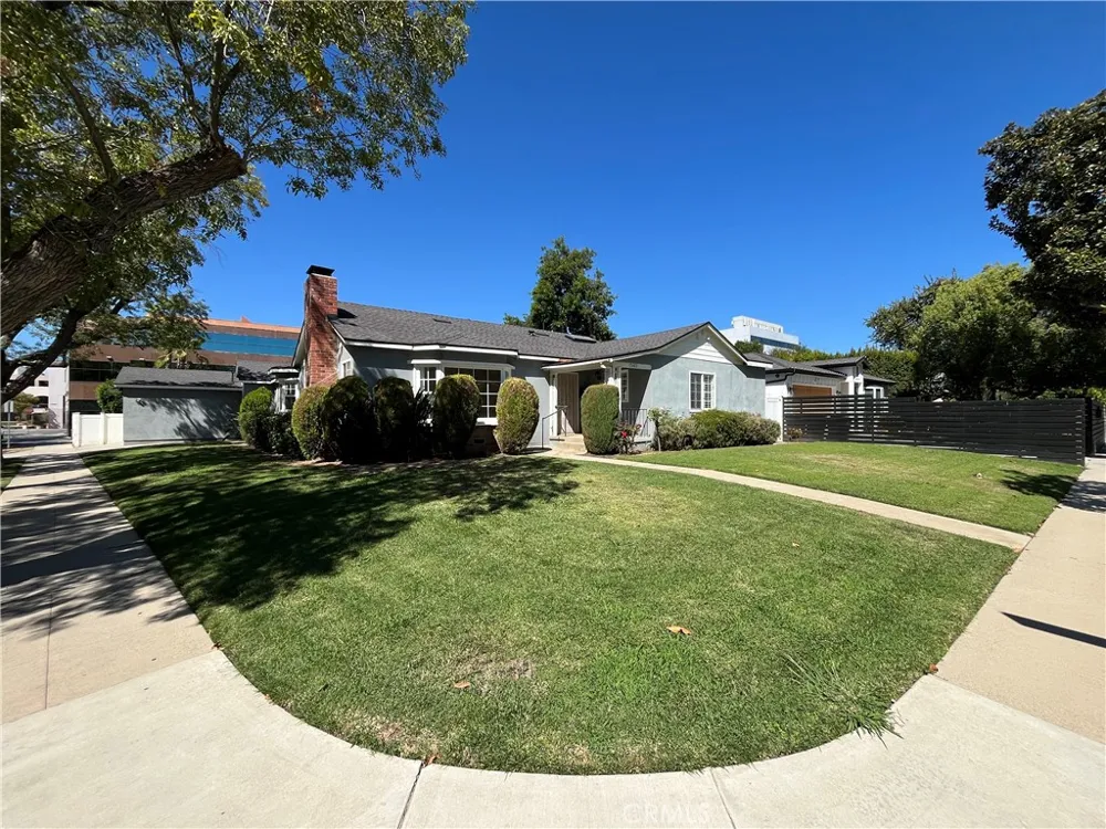15483 Dickens Street Sherman Oaks, CA 91403