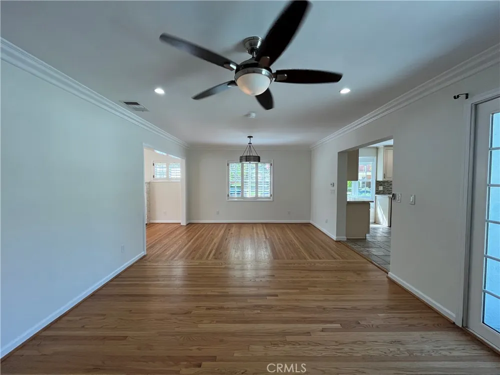 15483 Dickens Street Sherman Oaks, CA 91403