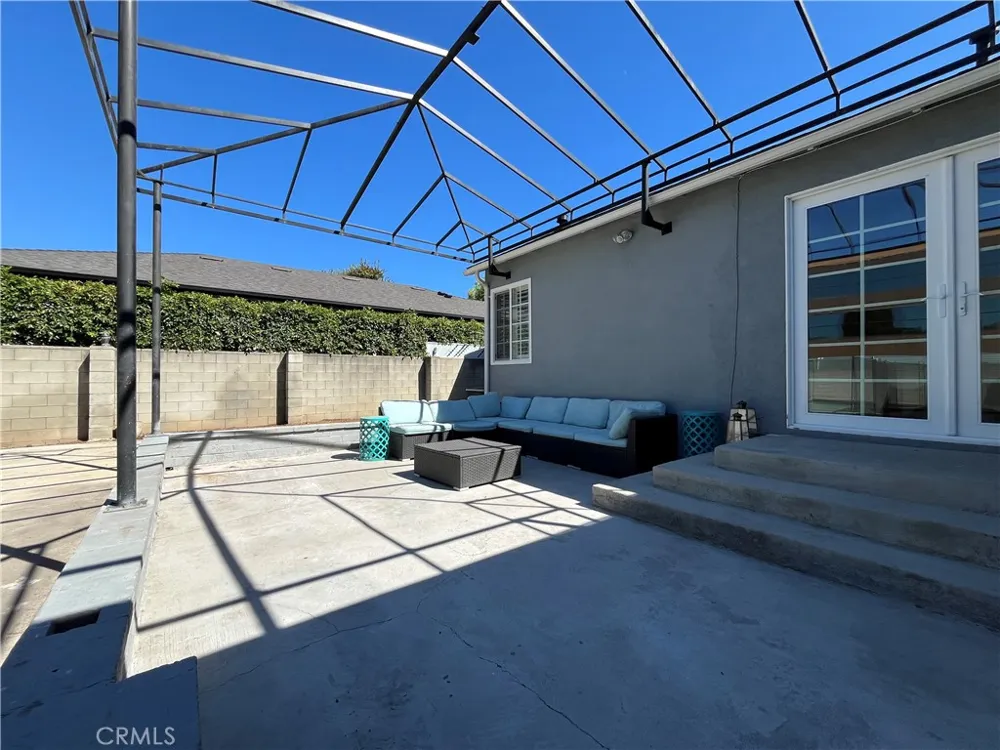 15483 Dickens Street Sherman Oaks, CA 91403