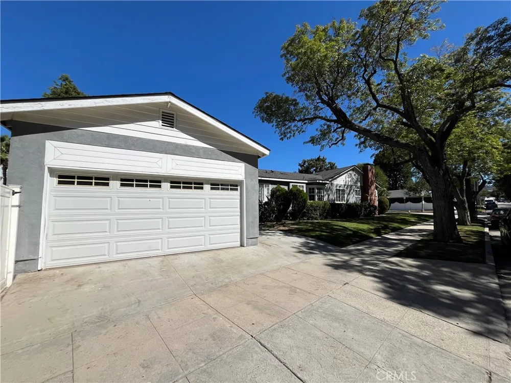 15483 Dickens Street Sherman Oaks, CA 91403