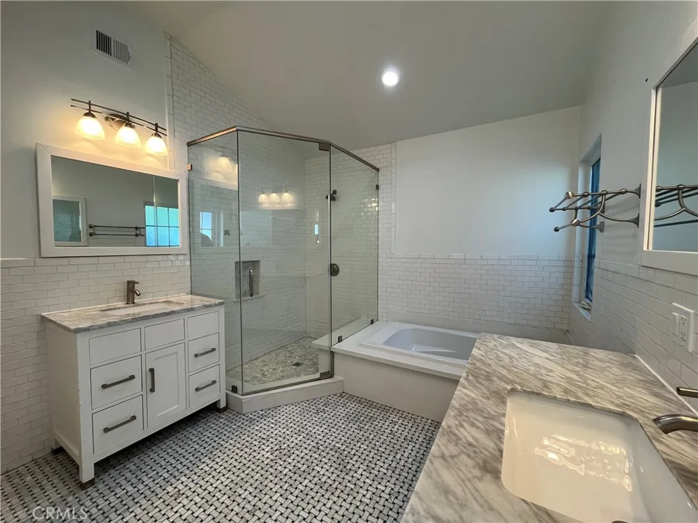 15483 Dickens Street Sherman Oaks, CA 91403