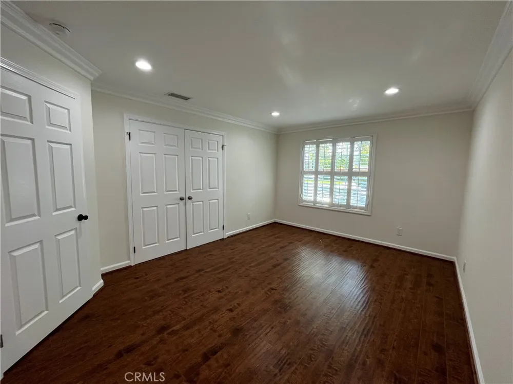 15483 Dickens Street Sherman Oaks, CA 91403