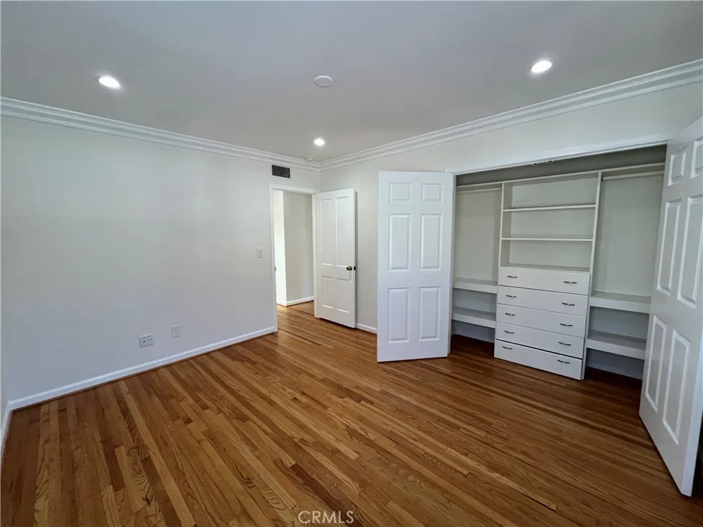 15483 Dickens Street Sherman Oaks, CA 91403