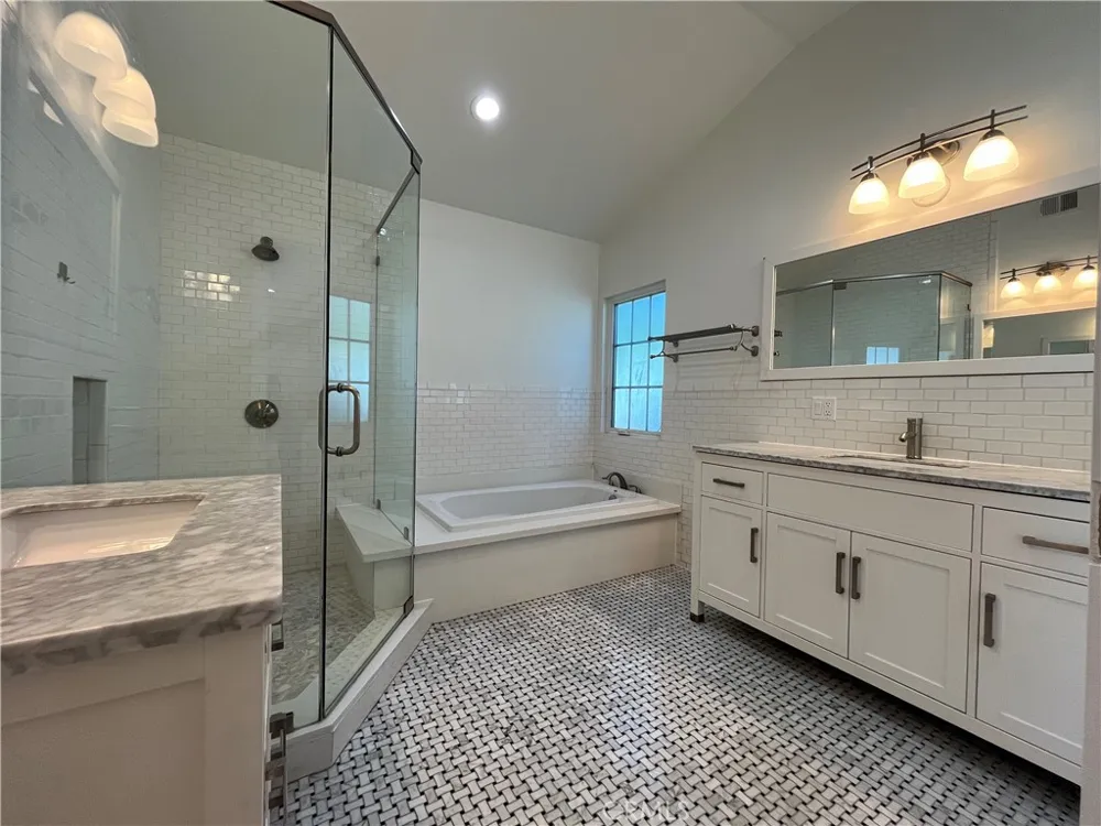 15483 Dickens Street Sherman Oaks, CA 91403