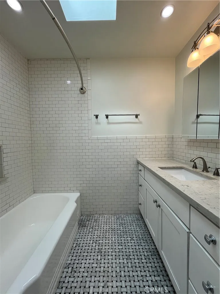 15483 Dickens Street Sherman Oaks, CA 91403