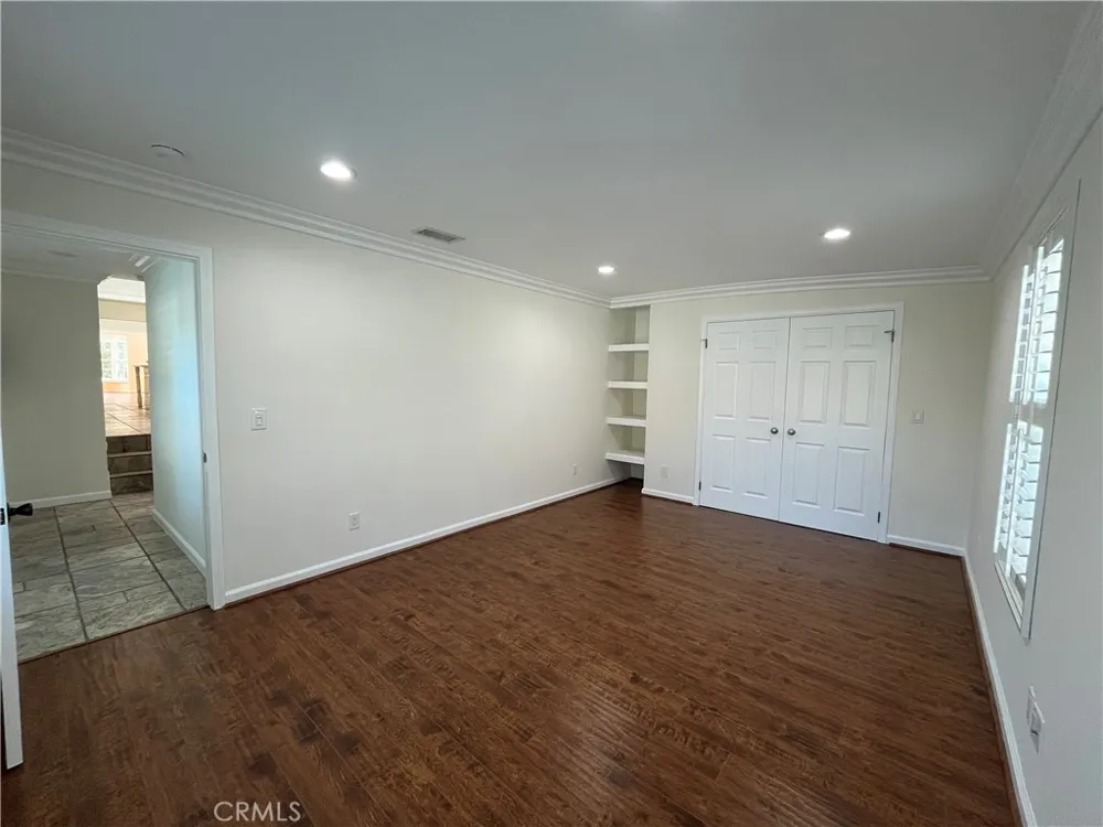 15483 Dickens Street Sherman Oaks, CA 91403