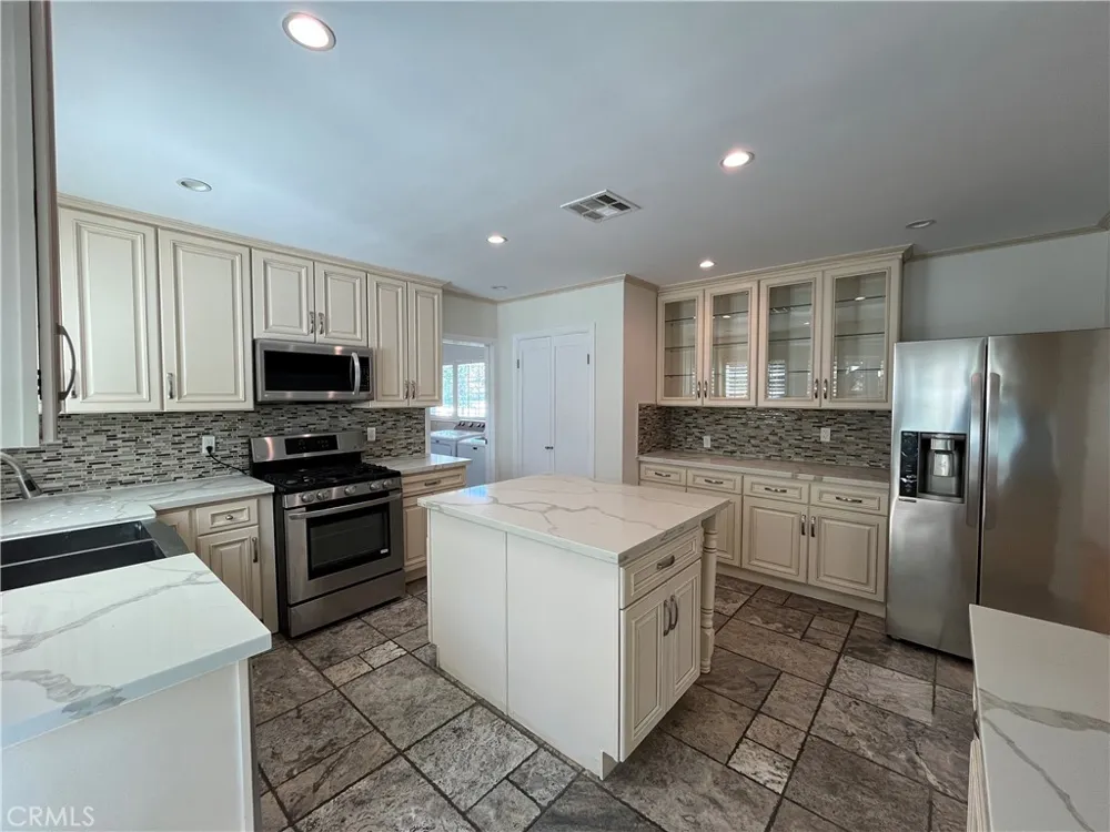 15483 Dickens Street Sherman Oaks, CA 91403