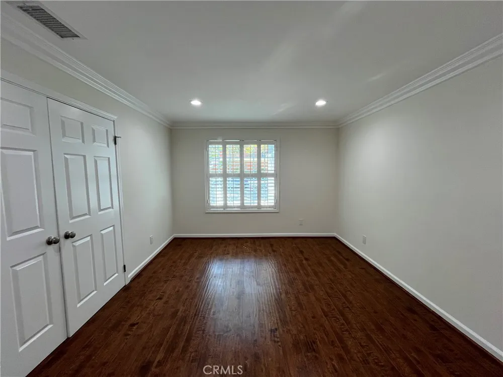 15483 Dickens Street Sherman Oaks, CA 91403