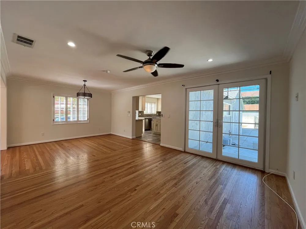15483 Dickens Street Sherman Oaks, CA 91403