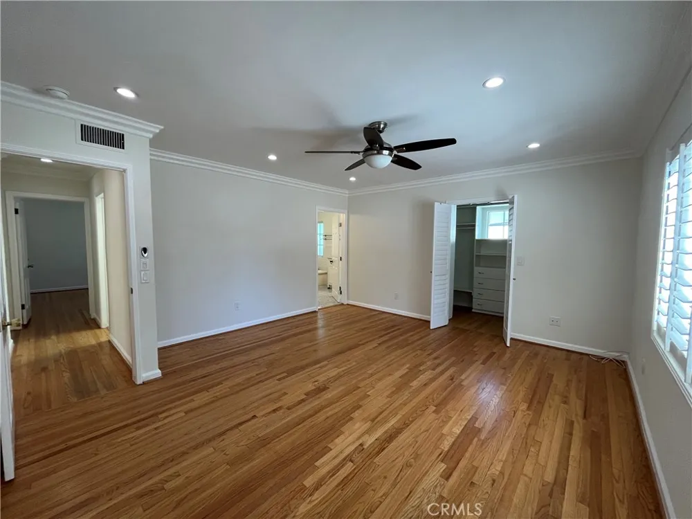 15483 Dickens Street Sherman Oaks, CA 91403