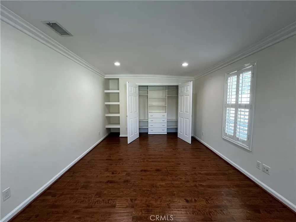 15483 Dickens Street Sherman Oaks, CA 91403